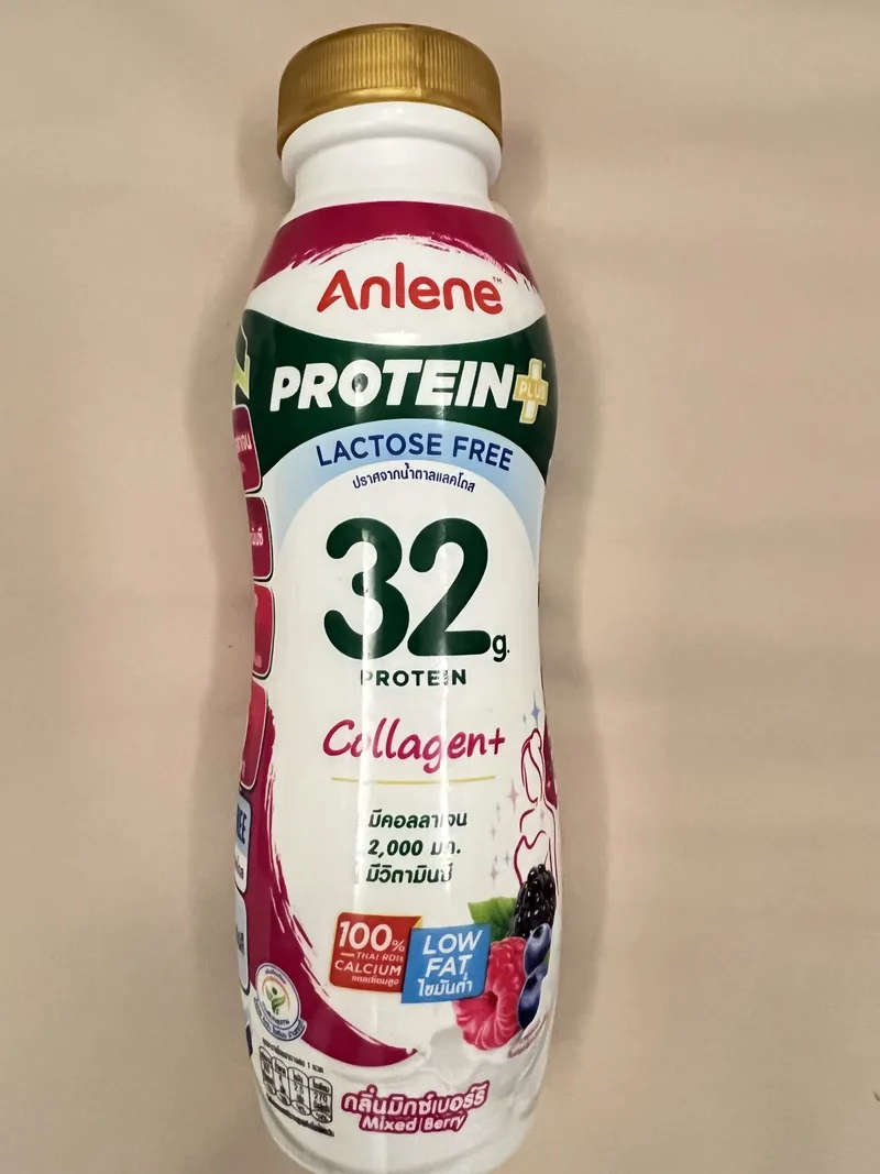 Front of a white and green Anlene Protein+ mixed-berry bottle declaring 32 grams of protein and collagen